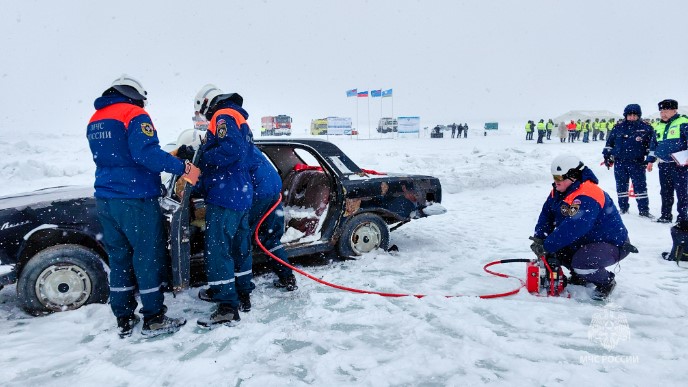 Крупное ДТП произошло на участке ледового автозимника в Якутии