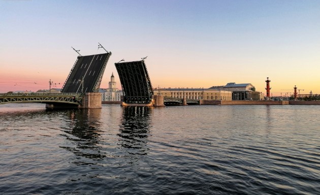 В Петербурге утверили график разводки мостов 