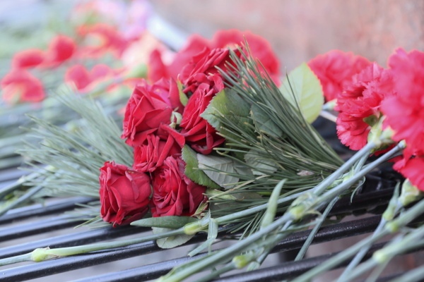 Петербург чтит память погибших в теракте 3 апреля 2017 года