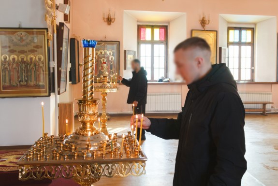 Священник провел для осужденных экскурсию по храмам Якутска