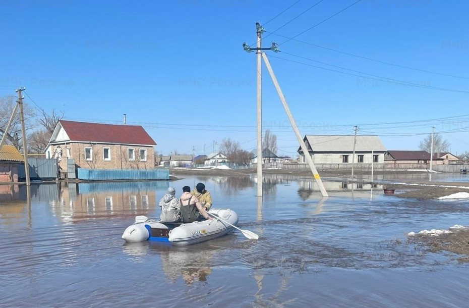 В Якутии открылся пункт сбора гуманитарной помощи жителям Оренбургской области 