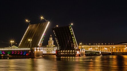 В Петербурге стартовал сезон «Поющих мостов»