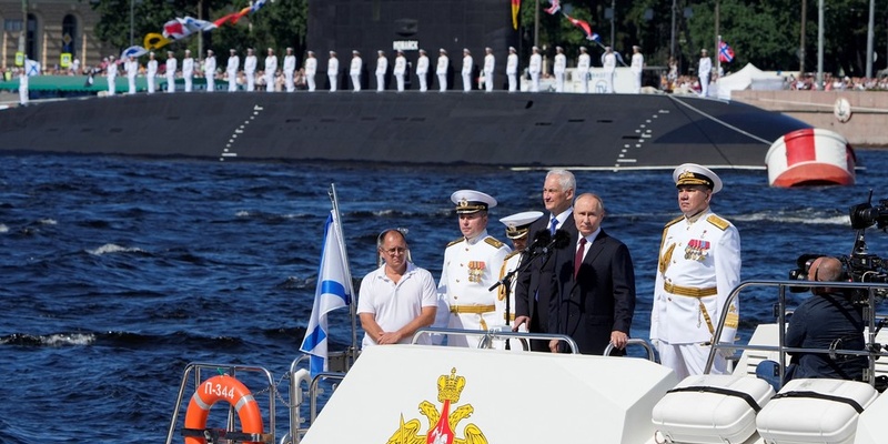 Путин приехал в Александро-Невскую лавру в Петербурге 