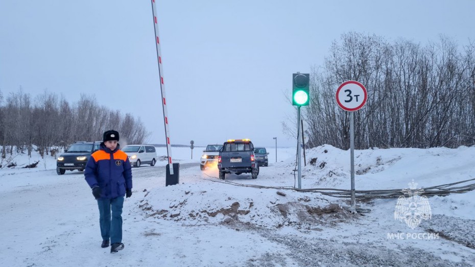 Через реку Лену в Якутии официально открыта первая ледовая переправа